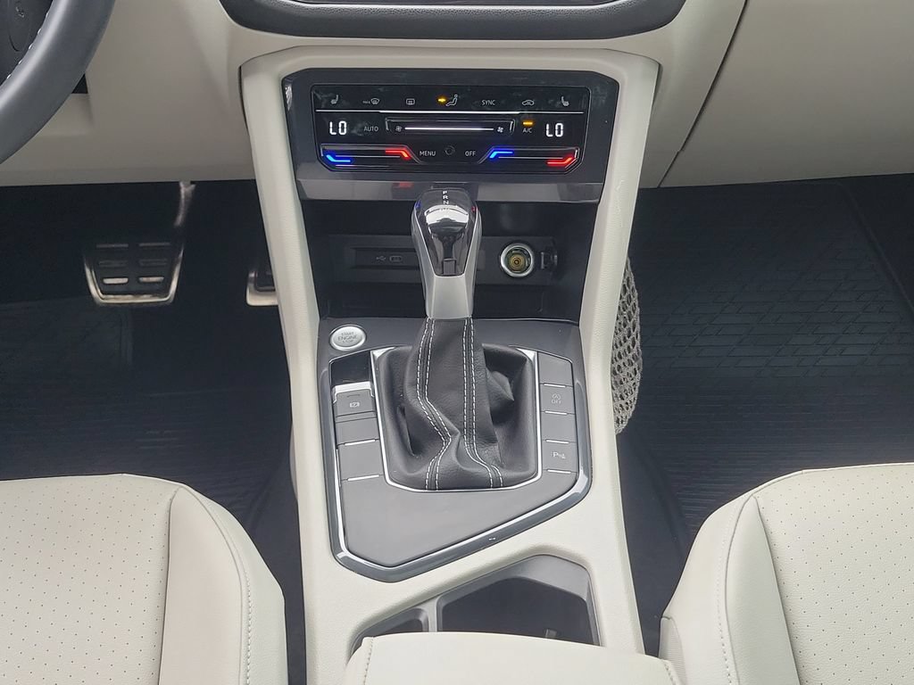Certified 2023 Volkswagen Tiguan SE R-Line FWD image 24