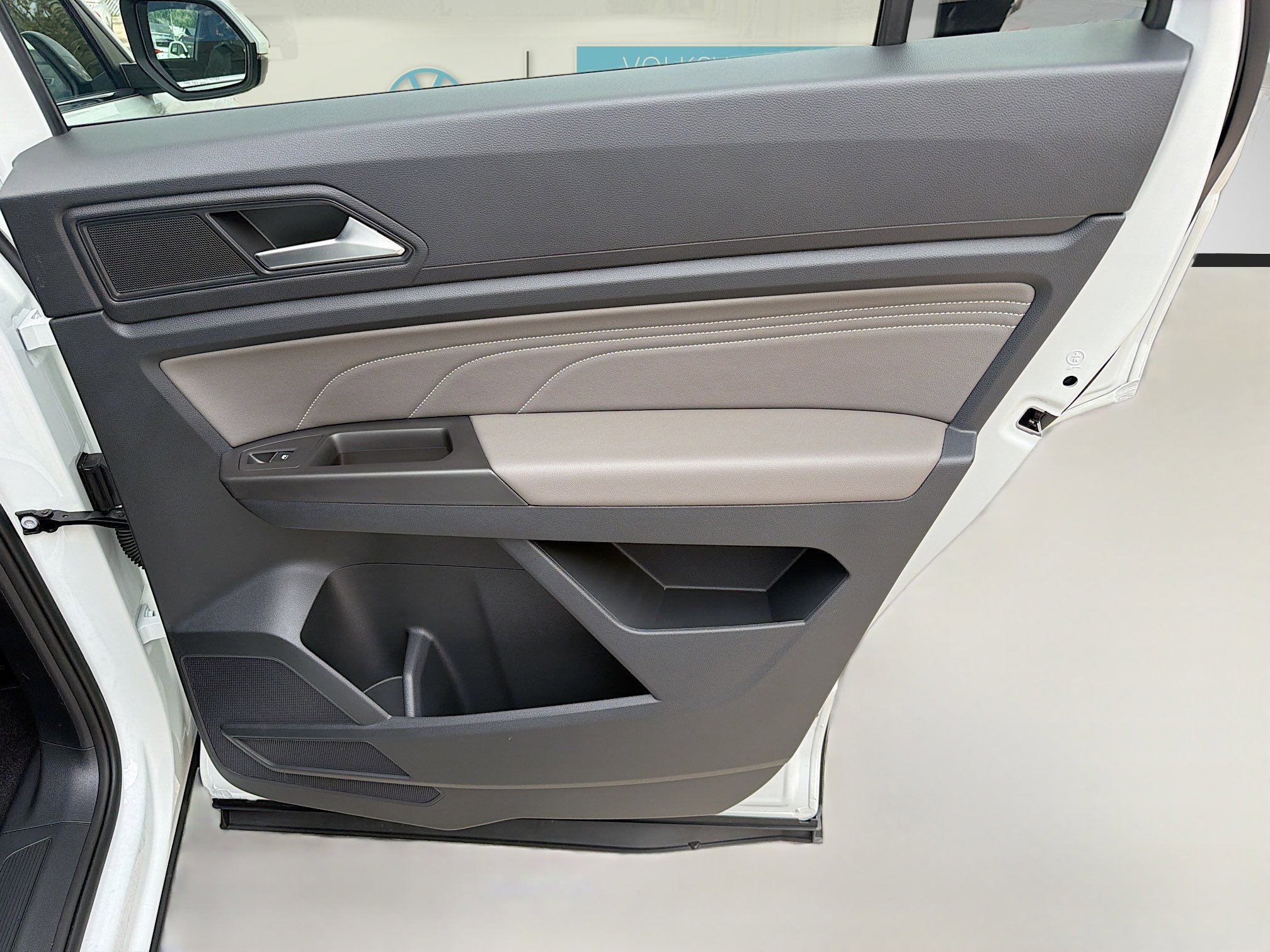 Certified 2022 Volkswagen Atlas Cross Sport SE image 30