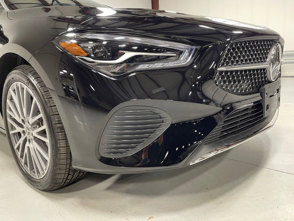 Used 2025 Mercedes-Benz CLA 250 4MATIC image 11