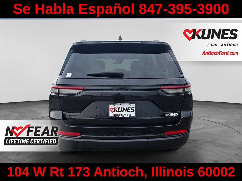 Used 2025 Jeep Grand Cherokee Altitude AWD/4WD image 9