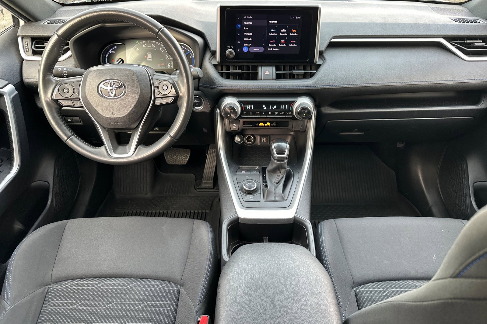 Used 2024 Toyota RAV4 SE image 15