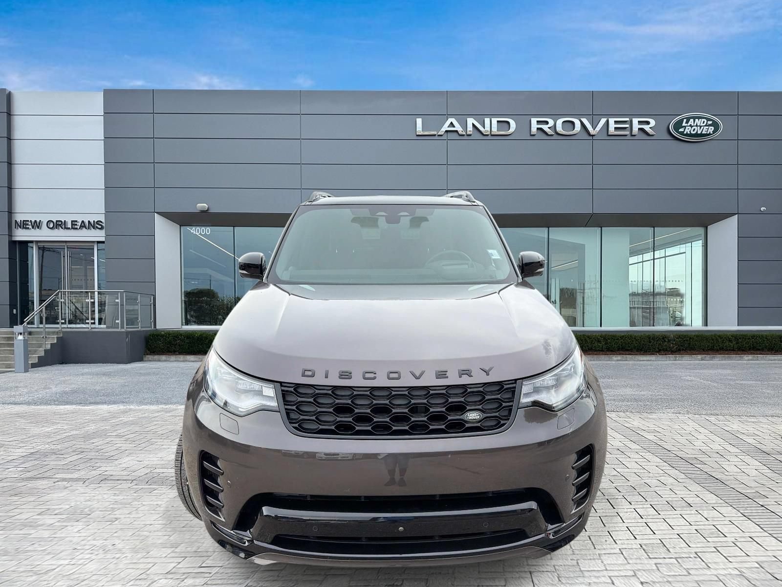 Used 2025 Land Rover Discovery Dynamic SE AWD/4WD image 4