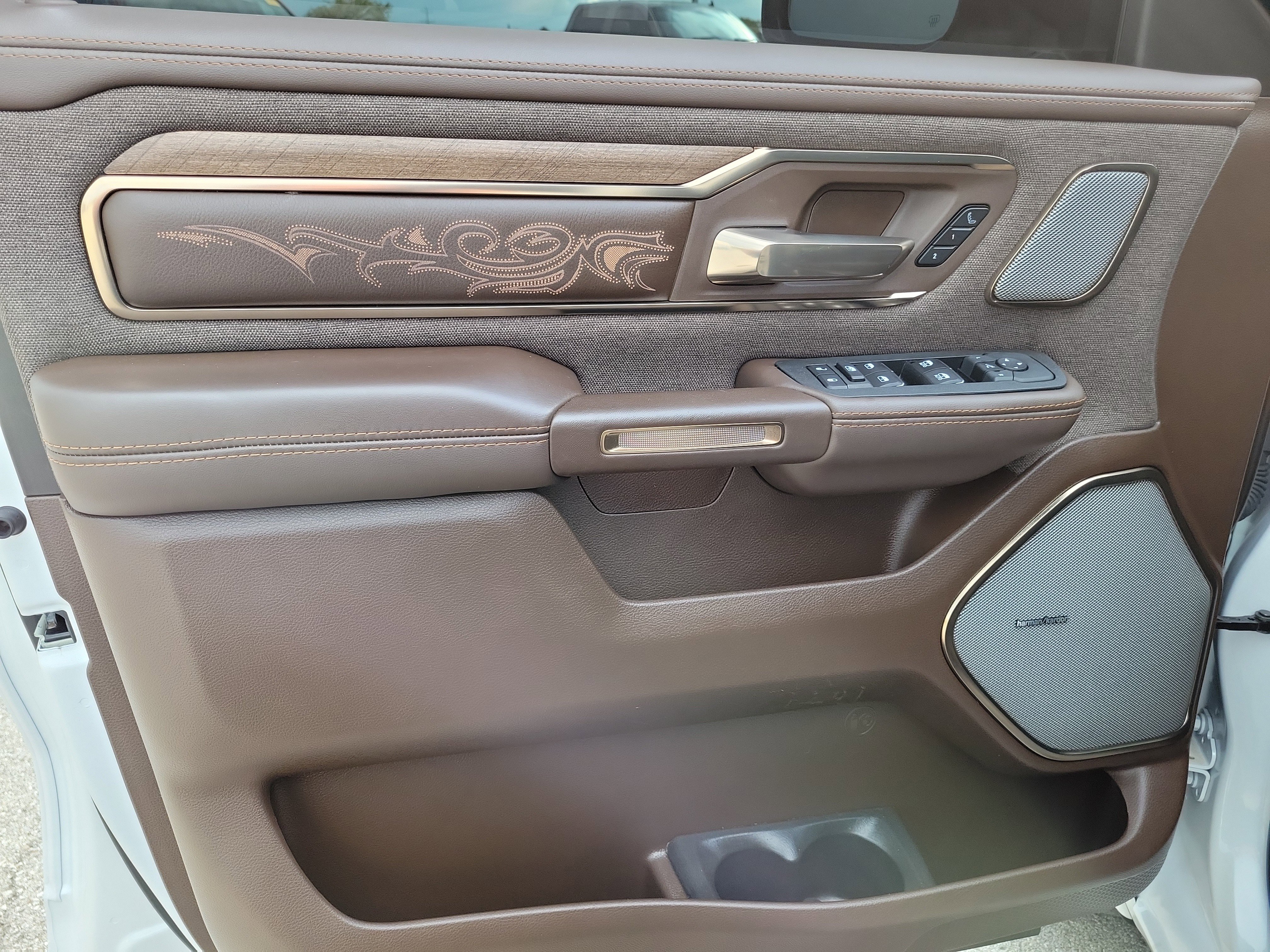 Used 2025 RAM 1500 Limited w/ Trailer Tow Group image 18