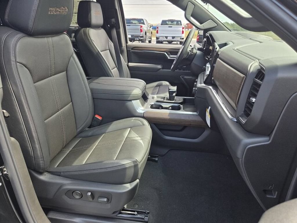 New 2026 Chevrolet Silverado 1500 High Country w/ Technology Package AWD/4WD image 17