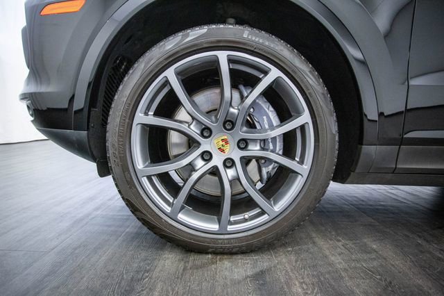 Used 2019 Porsche Cayenne S w/ Premium Plus Package image 45