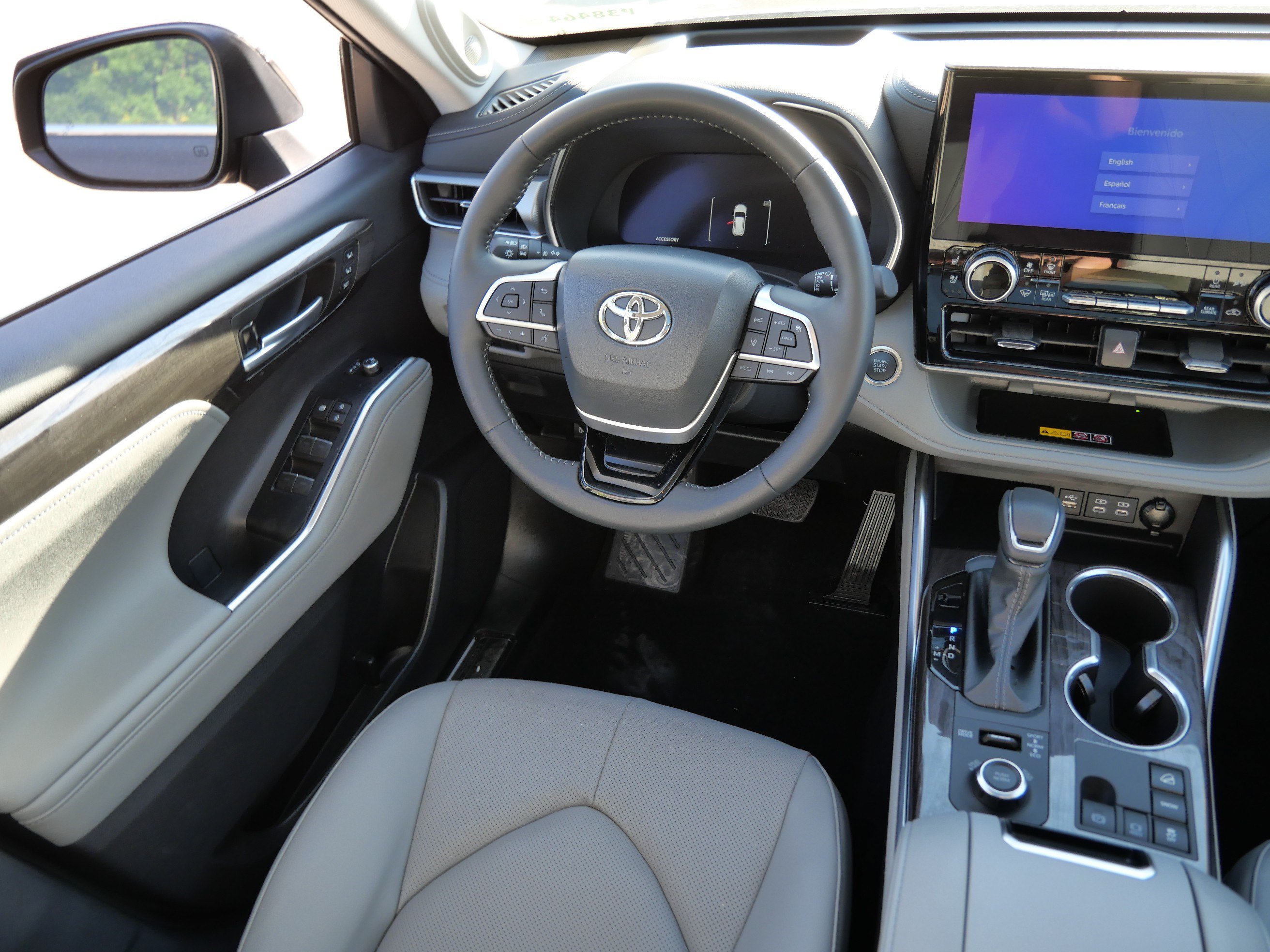 Certified 2026 Toyota Highlander Platinum AWD/4WD image 10