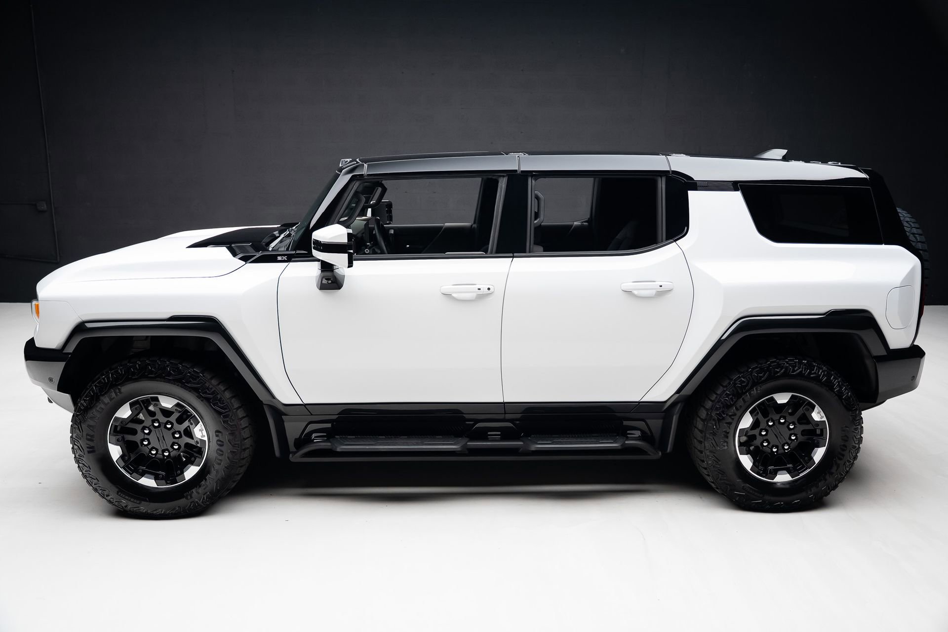 Used 2024 GMC Hummer EV 2X w/ Extreme Off-Road Package image 17