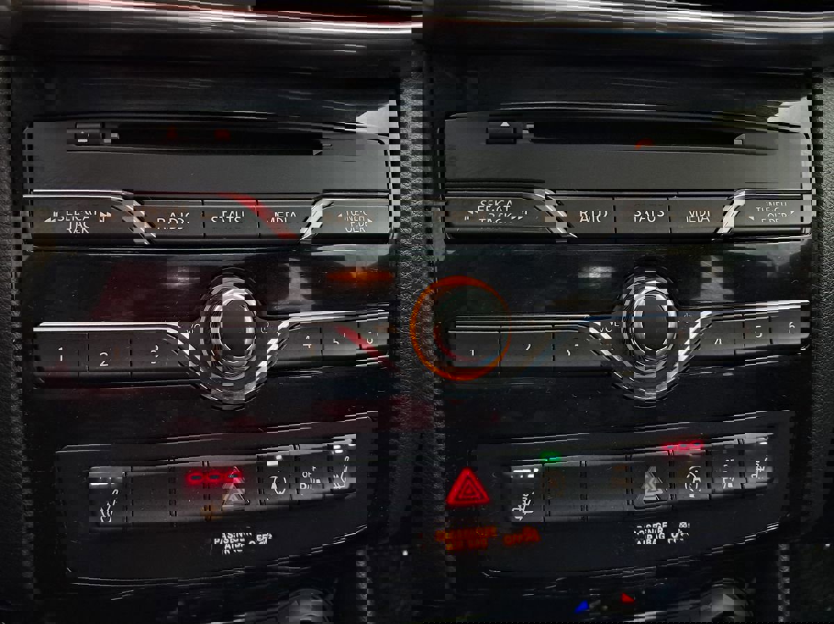 Used 2018 INFINITI QX30 AWD image 19