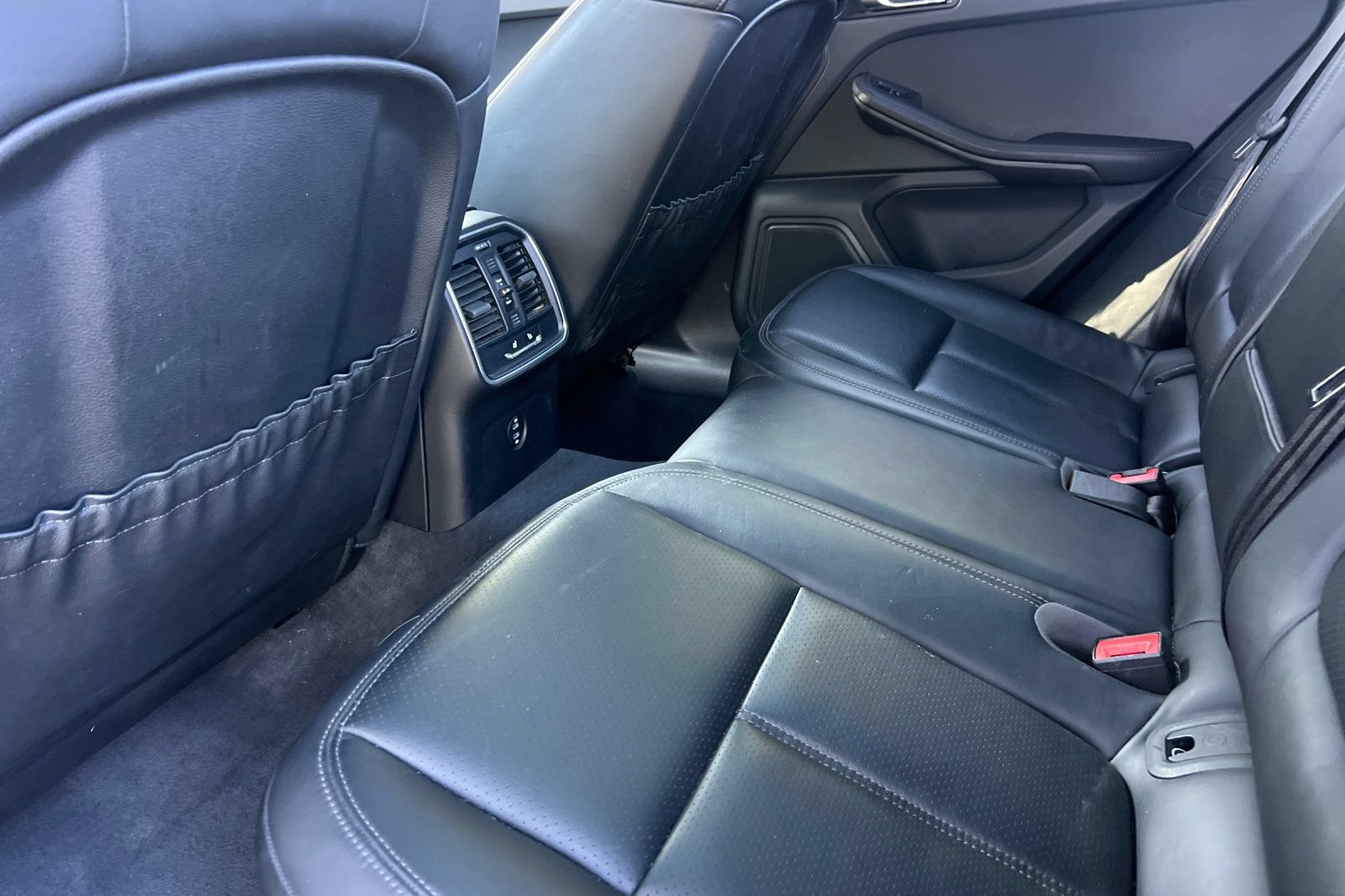 Used 2024 Porsche Macan AWD/4WD image 14