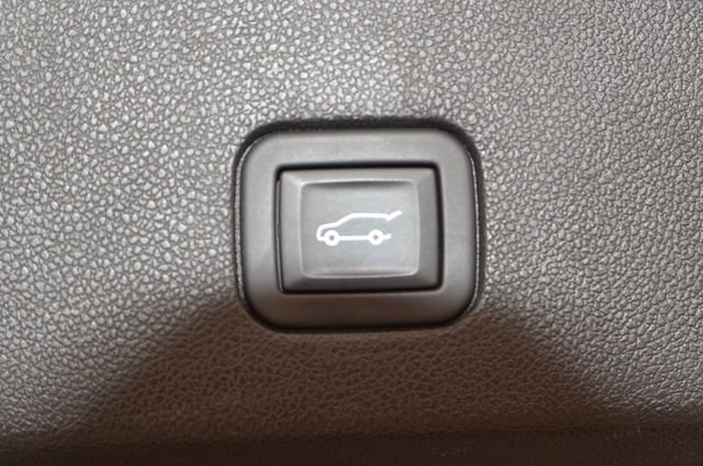 Used 2023 Cadillac XT6 Sport w/ Technology Package image 17