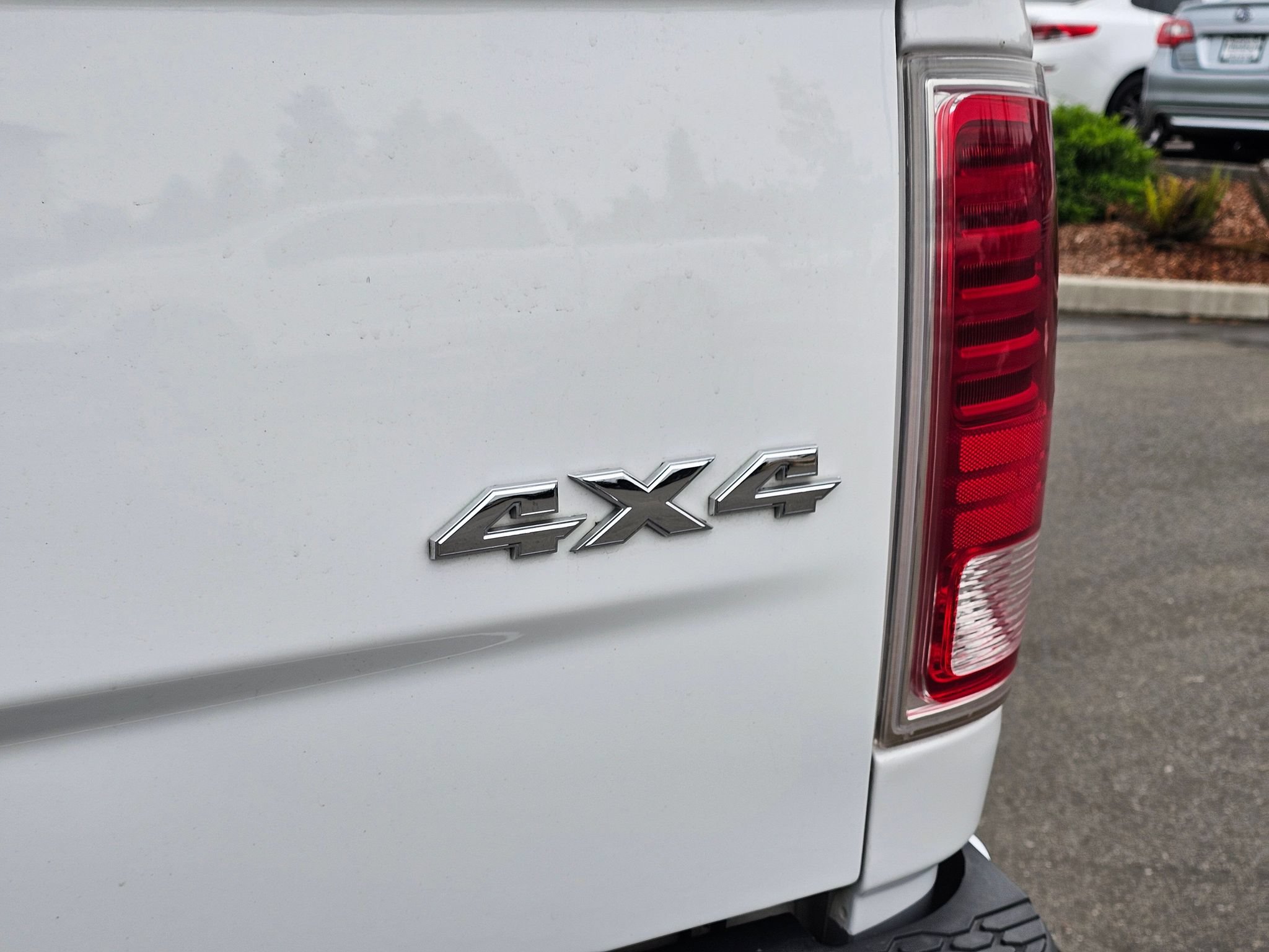 Used 2018 RAM 1500 Laramie AWD/4WD image 12
