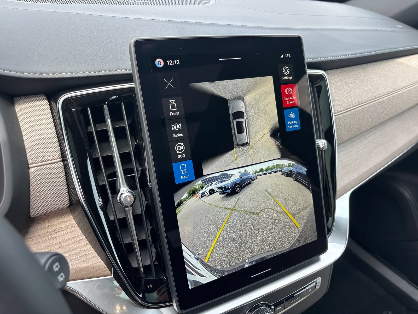 New 2026 Volvo XC90 B6 Plus w/ Protection Package Premier AWD/4WD image 20