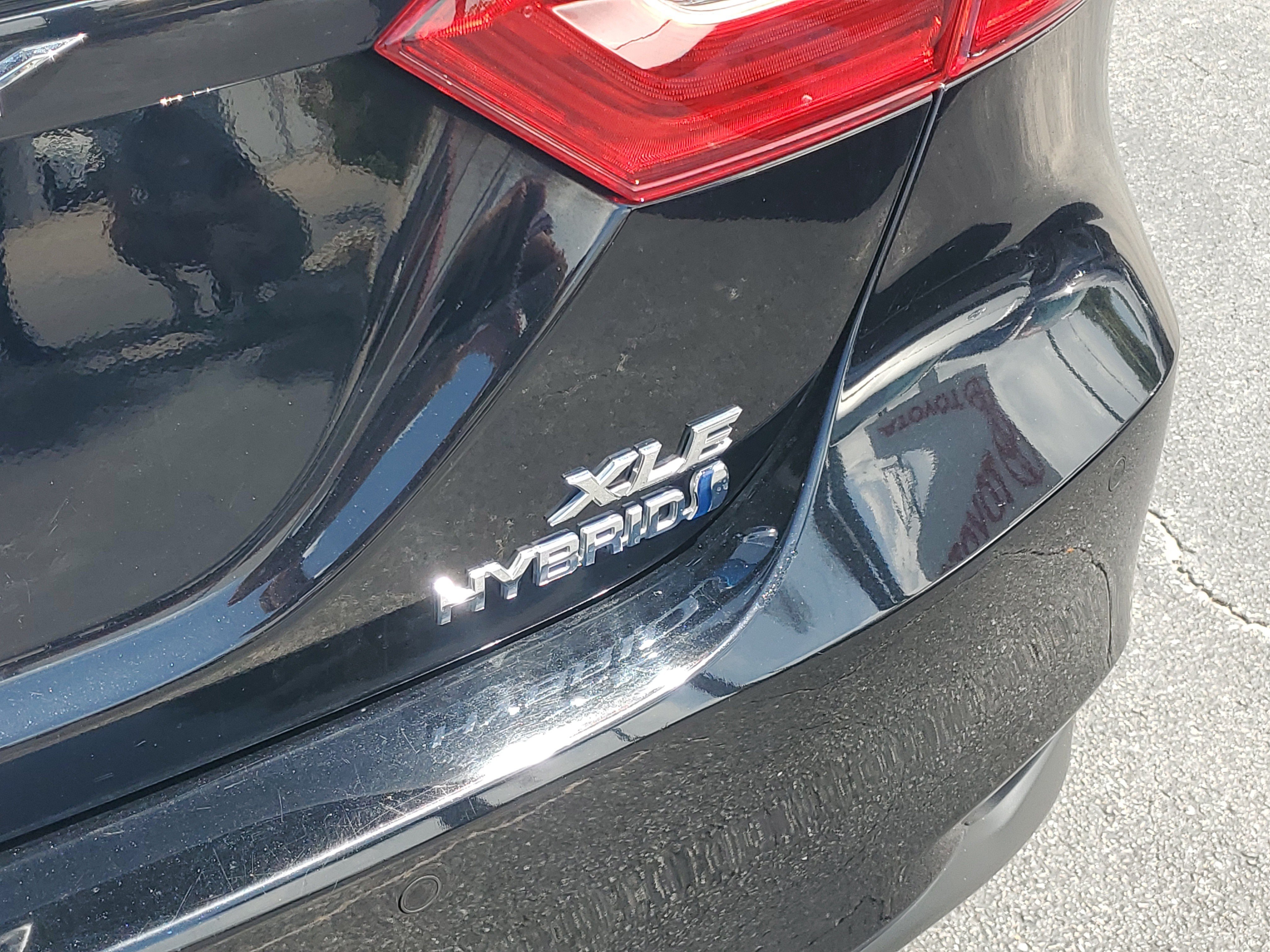 Certified 2018 Toyota Camry XLE w/ Audio Package FWD image 10