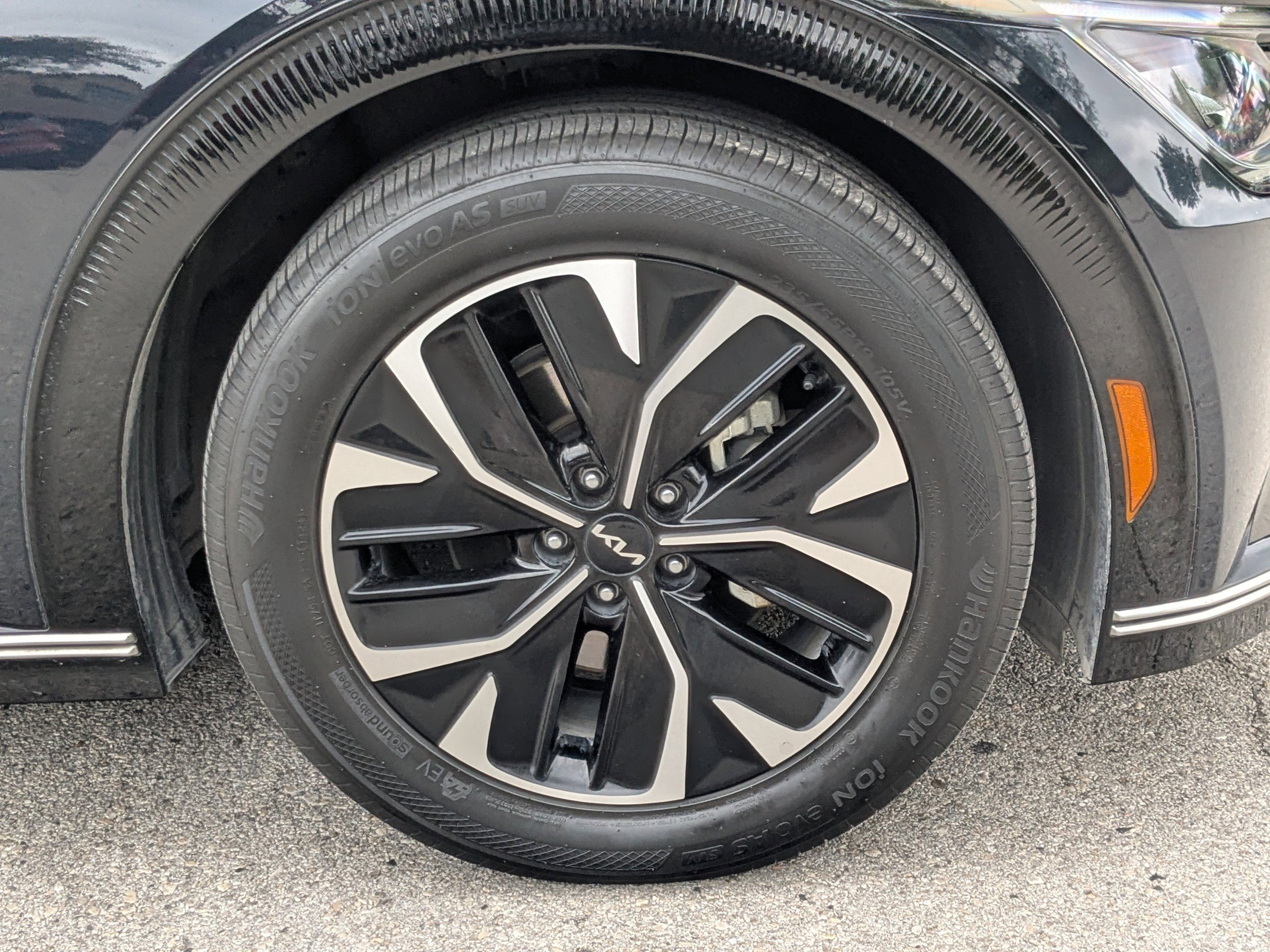 Used 2022 Kia EV6 Wind RWD image 22