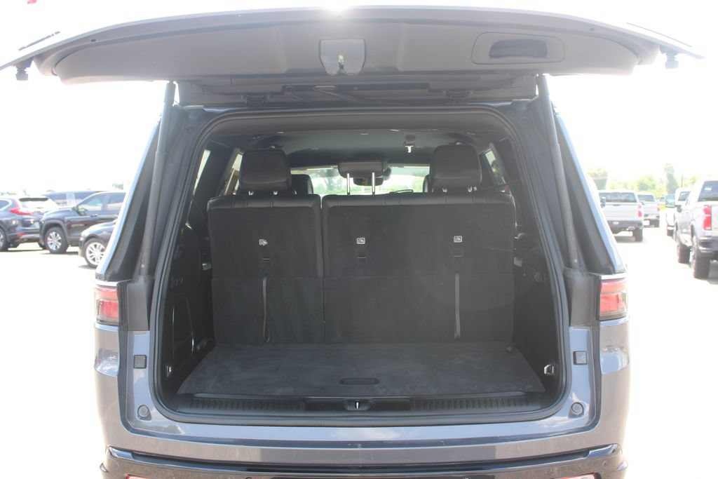 Used 2024 Jeep Wagoneer Series II AWD/4WD image 18