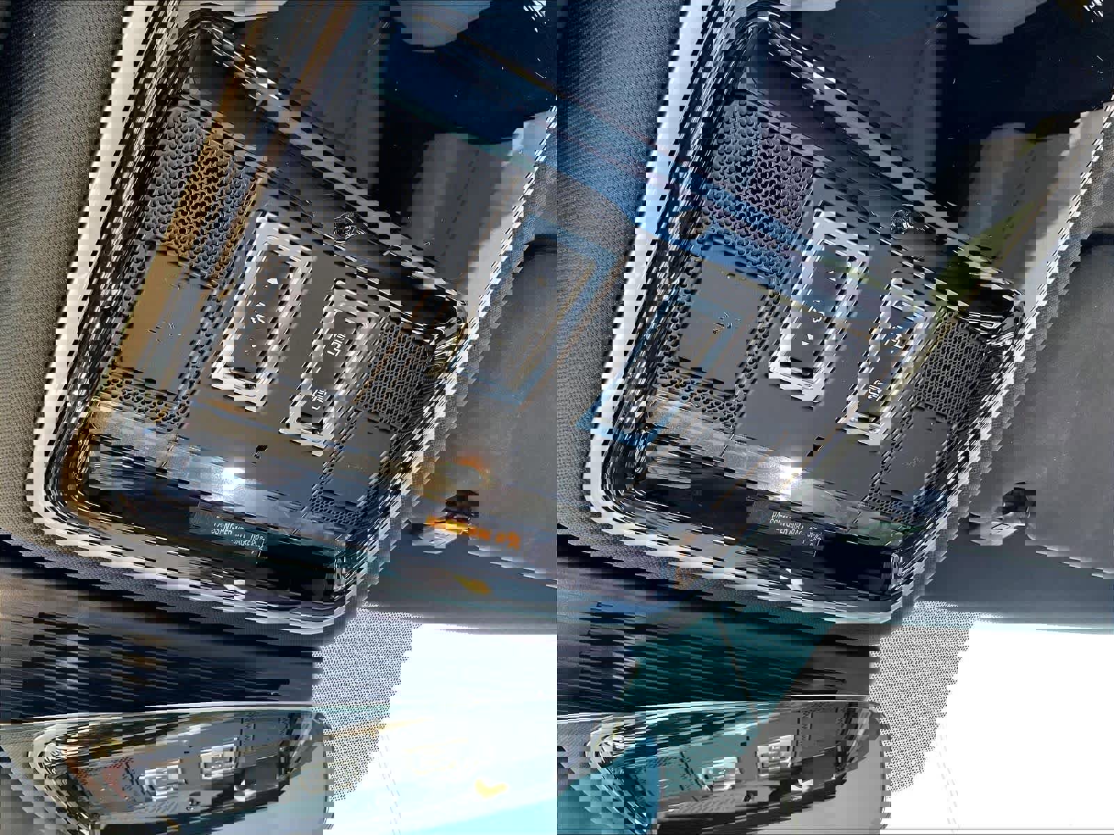 Used 2022 Land Rover Range Rover Velar R-Dynamic HSE image 38