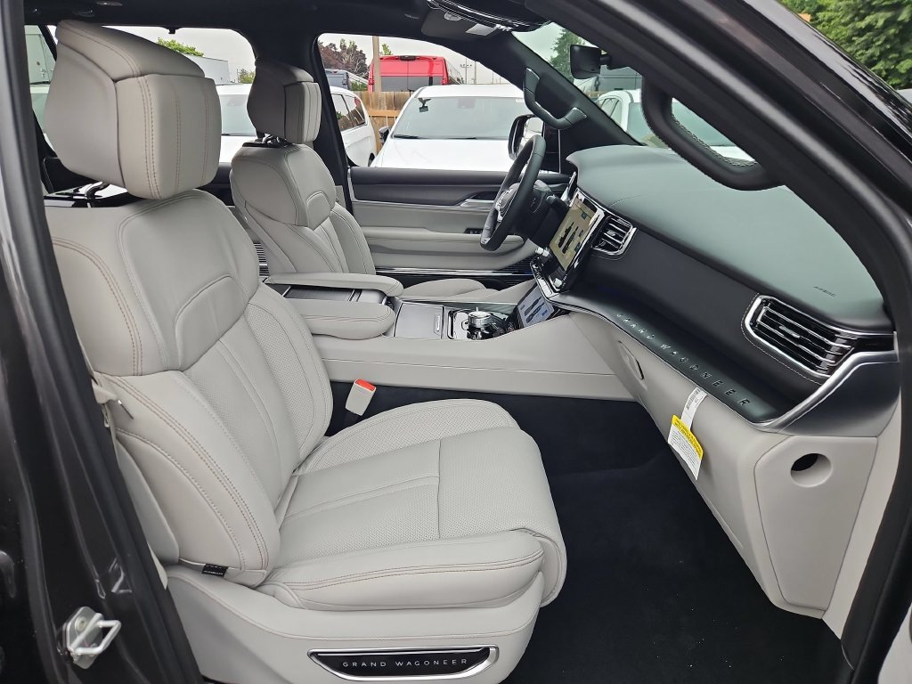 New 2026 Jeep Grand Wagoneer Summit w/ 8-Passenger Seating Package AWD/4WD image 16