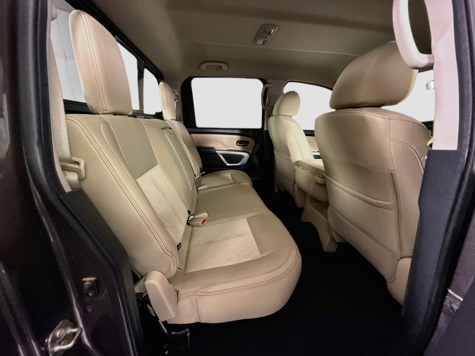 Used 2017 Nissan Titan SV RWD image 25
