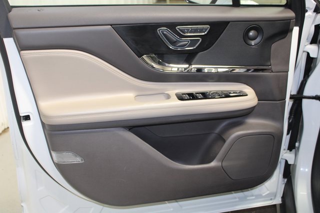 Used 2020 Lincoln Corsair Reserve w/ Equipment Group 201A image 9