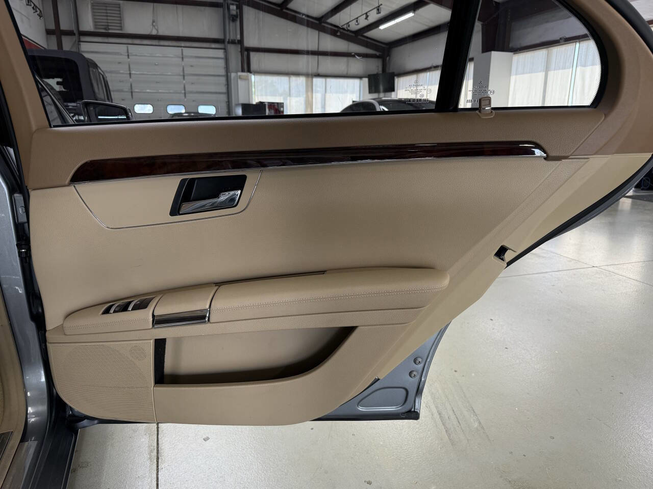 Used 2011 Mercedes-Benz S 550 4MATIC image 14