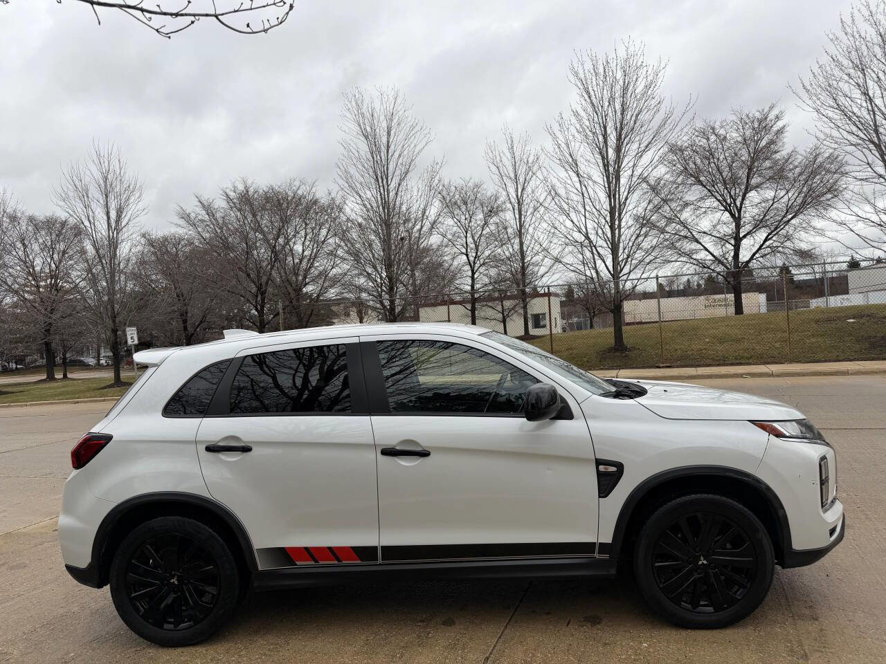 Used 2020 Mitsubishi Outlander Sport Black Edition FWD image 18