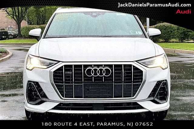 Used 2023 Audi Q3 2.0T Premium w/ Convenience Package AWD/4WD image 3