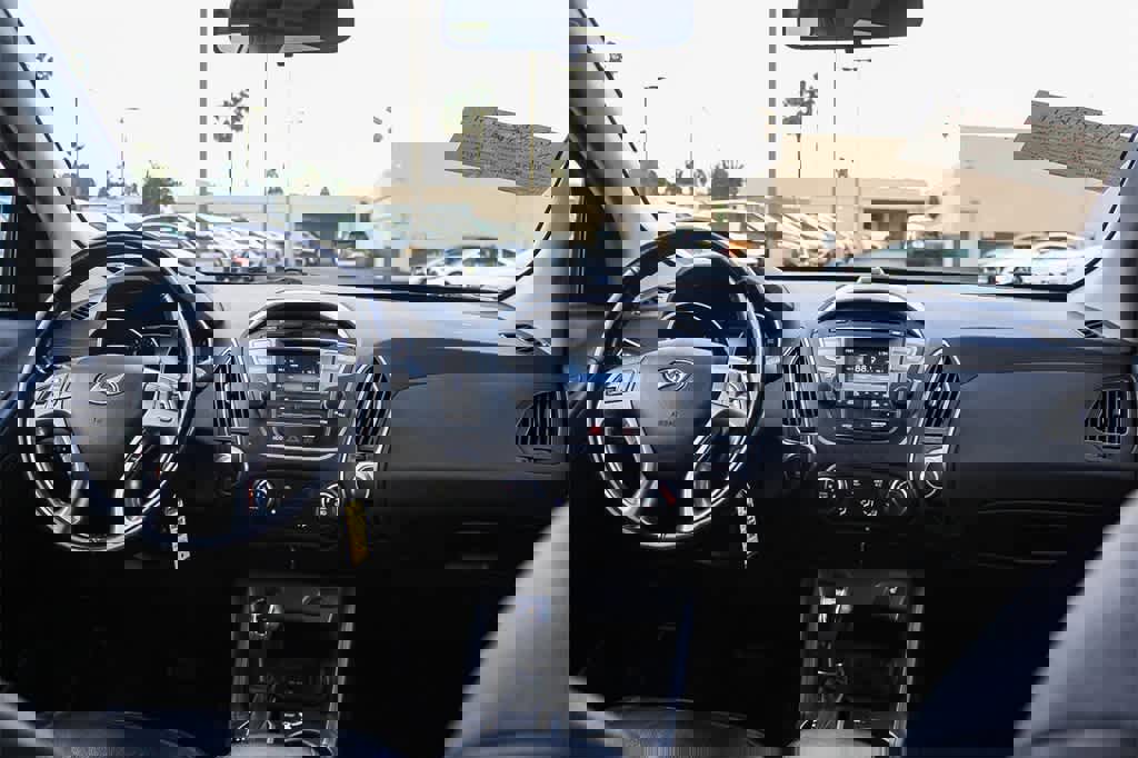 Used 2014 Hyundai Tucson SE image 16