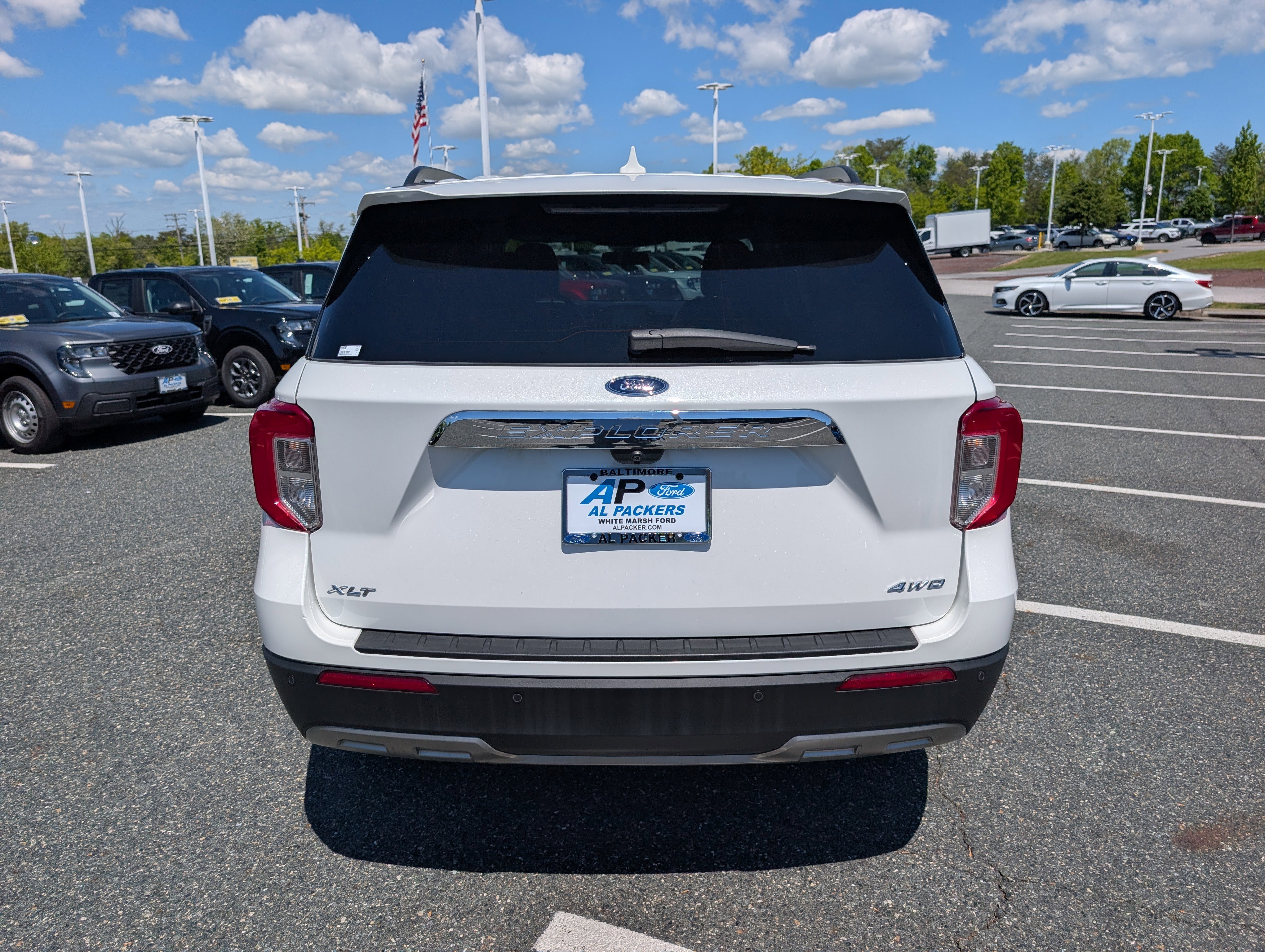 Used 2022 Ford Explorer XLT w/ Equipment Group 202A AWD/4WD image 4