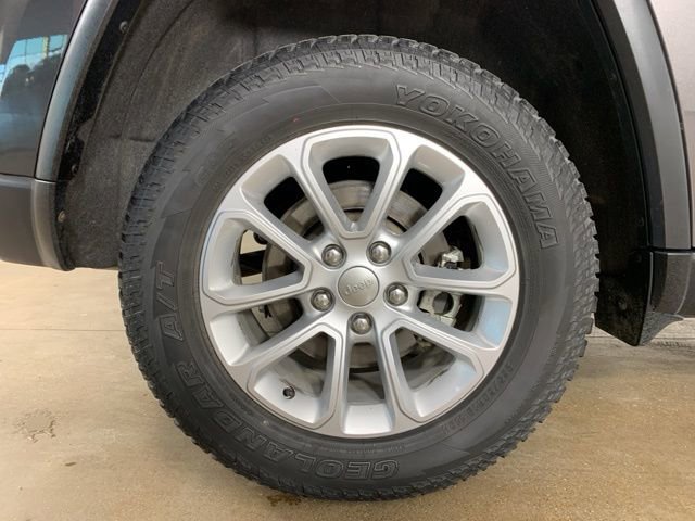 Used 2021 Jeep Grand Cherokee Laredo w/ Security & Convenience Group image 38