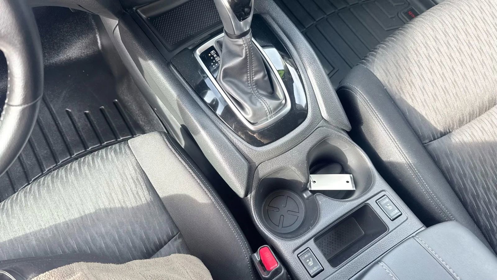 Used 2020 Nissan Rogue SV image 16