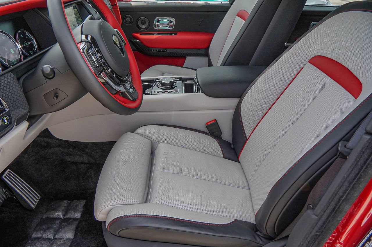 Certified 2024 Rolls-Royce Cullinan Black Badge w/ Dark Exterior Package AWD/4WD image 20
