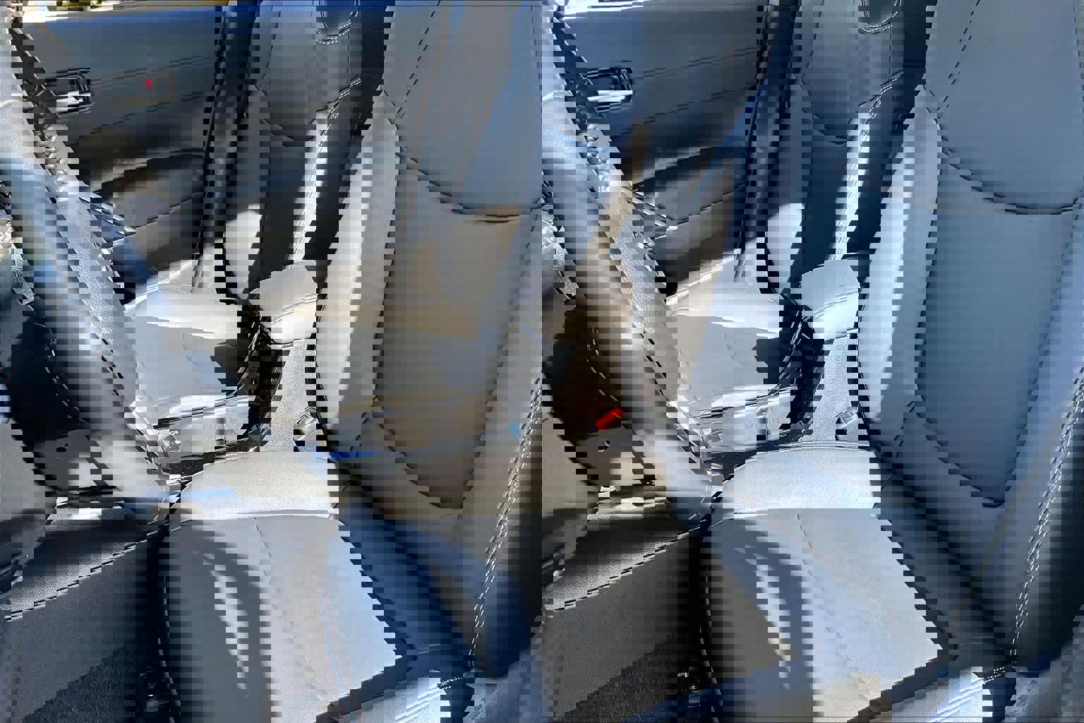 Used 2025 Toyota Corolla Cross XLE w/ Convenience Package image 8