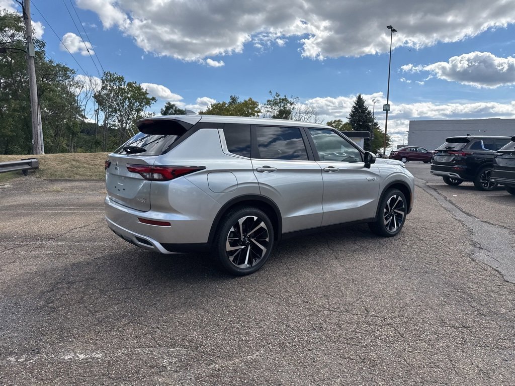 New 2025 Mitsubishi Outlander SE image 7