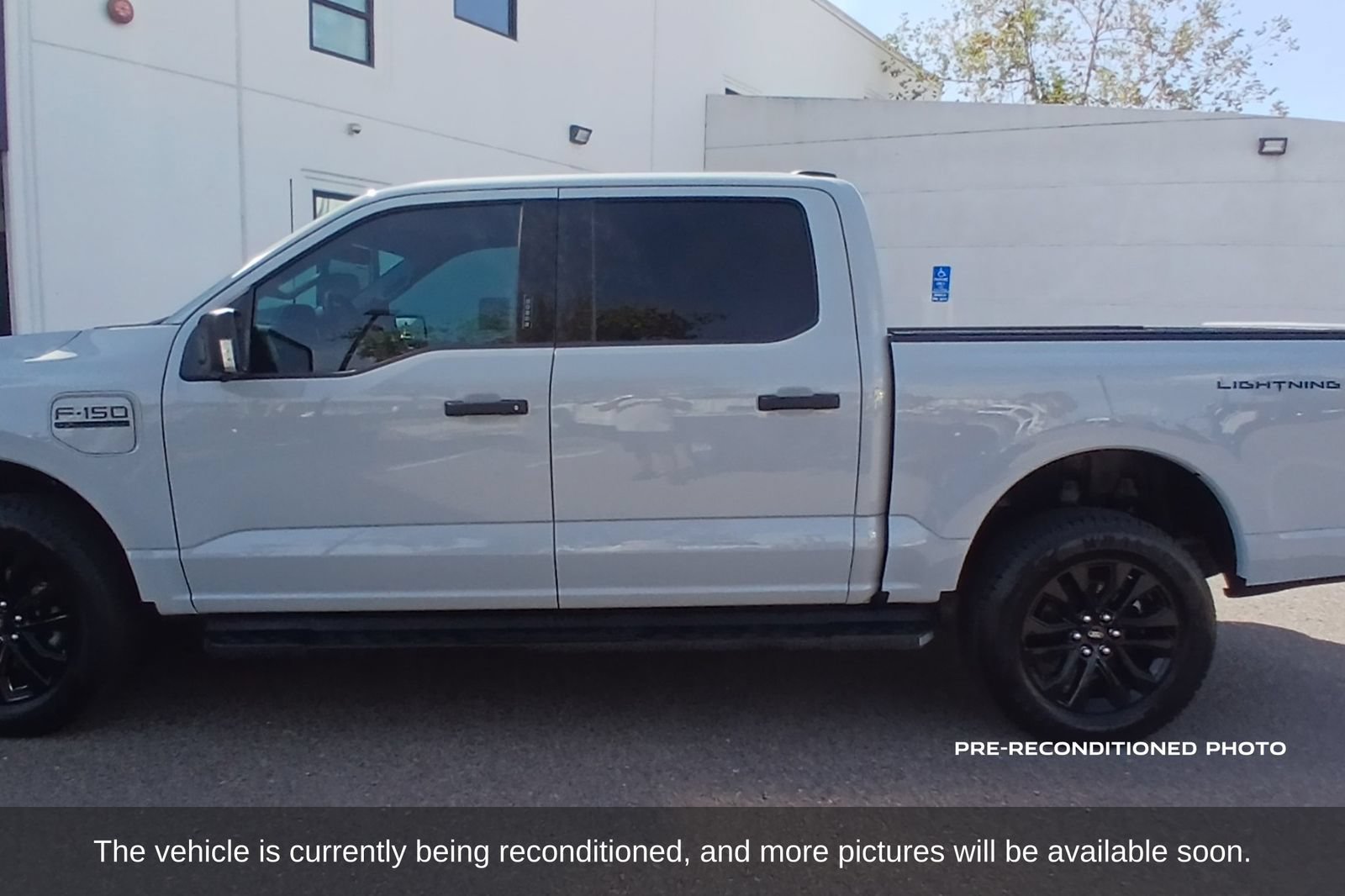 Used 2023 Ford F150 Lightning XLT AWD/4WD image 9