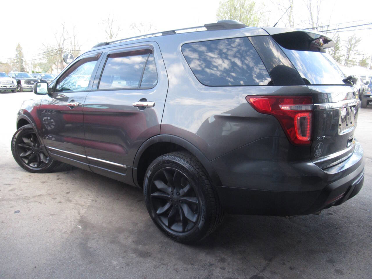 Used 2015 Ford Explorer XLT w/ Equipment Group 202A AWD/4WD image 13