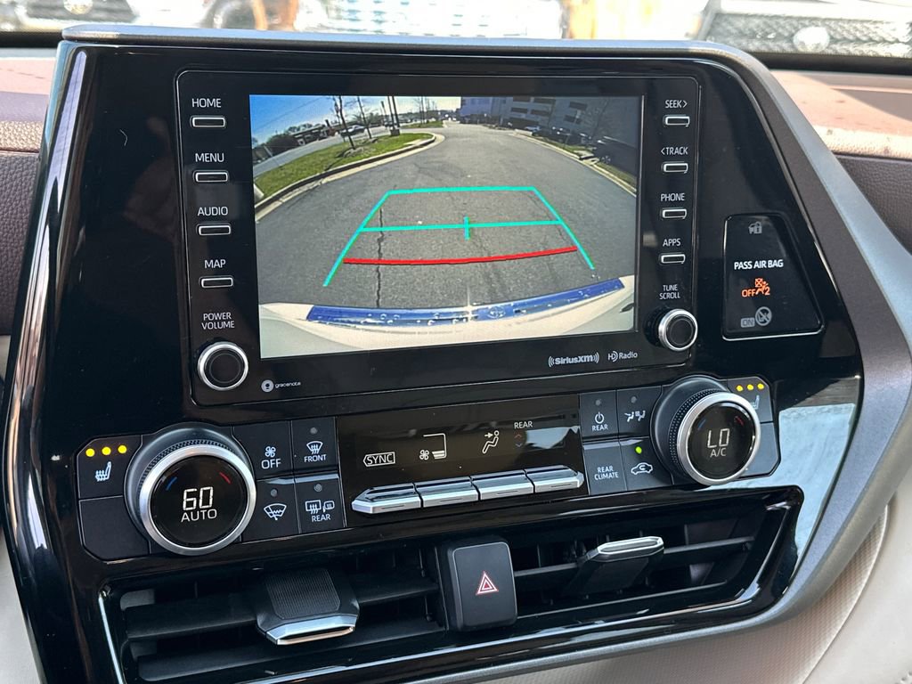 Certified 2020 Toyota Highlander XLE image 28