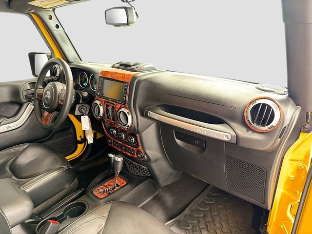 Used 2015 Jeep Wrangler Sahara w/ Dual Top Group AWD/4WD image 22