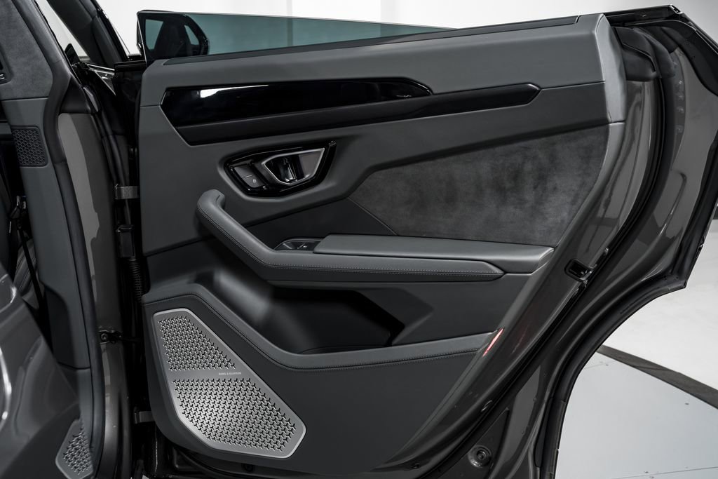 Used 2021 Lamborghini Urus image 37