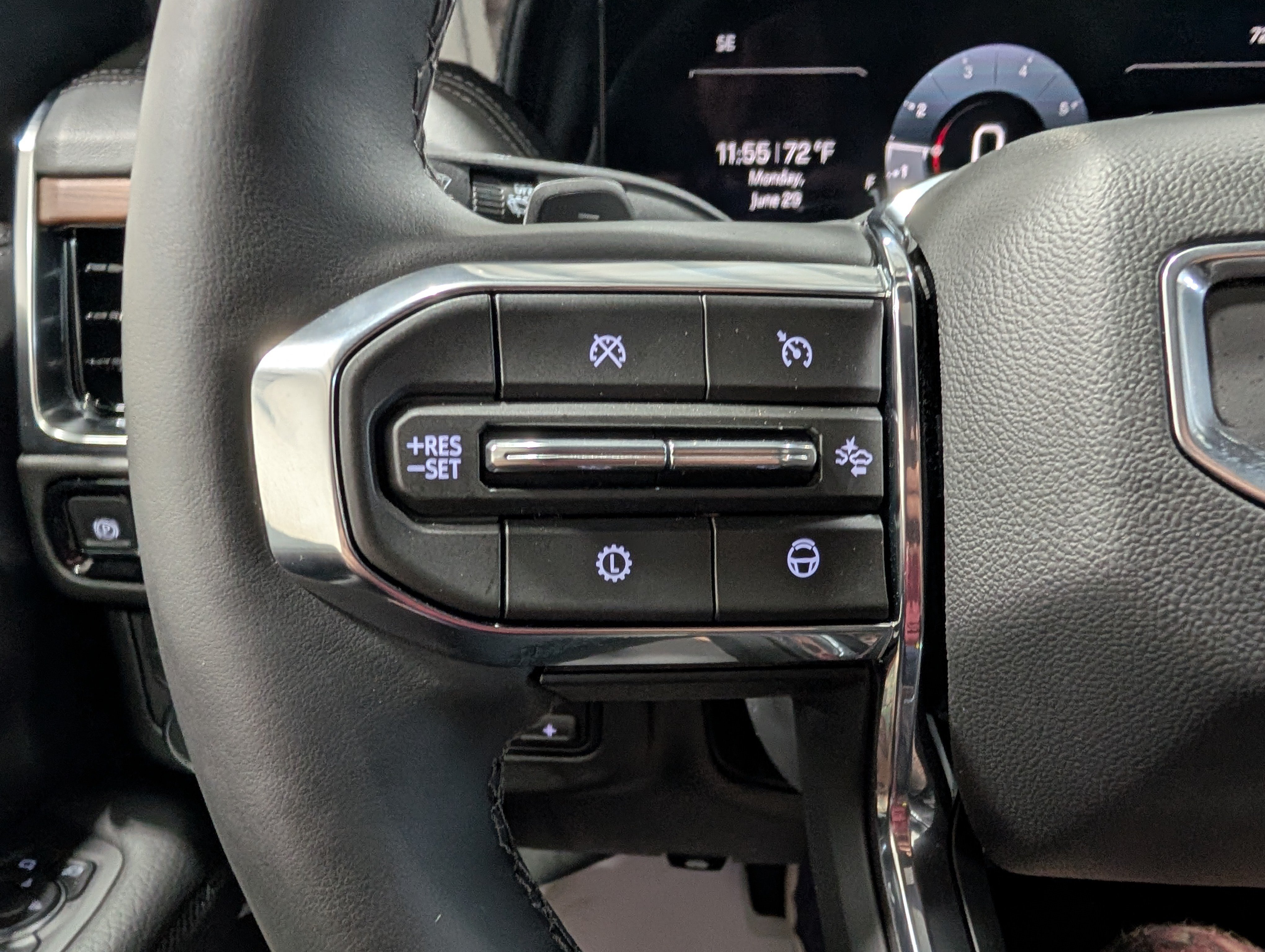Used 2026 GMC Yukon Denali w/ Advanced Technology Package AWD/4WD image 24