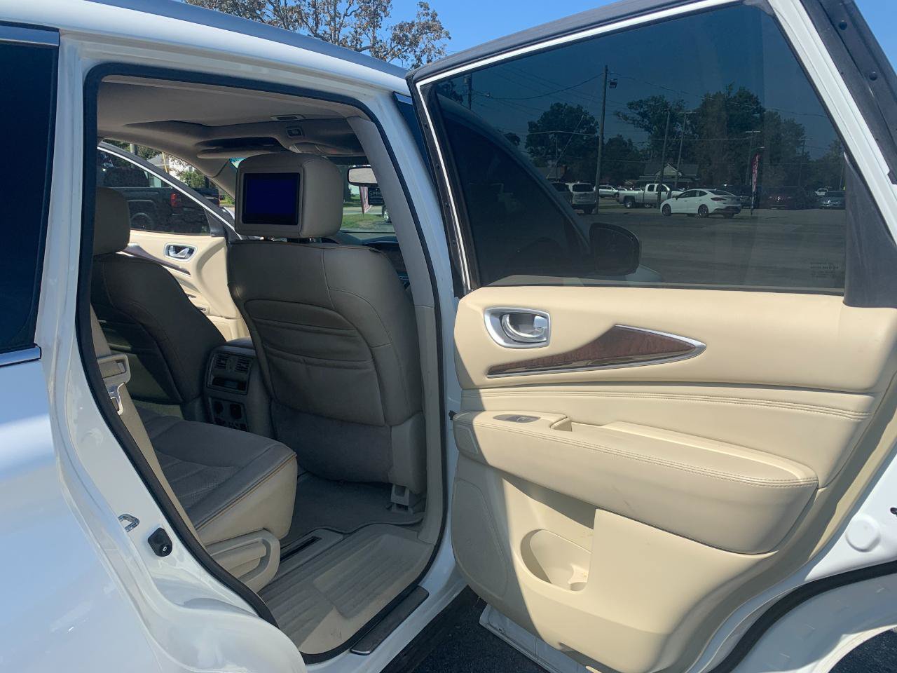 Used 2014 INFINITI QX60 Luxe w/ Deluxe Touring Package AWD/4WD image 36