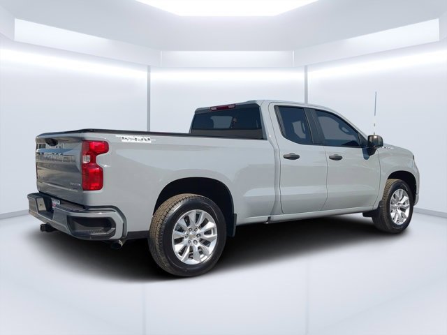 Used 2025 Chevrolet Silverado 1500 Custom image 3
