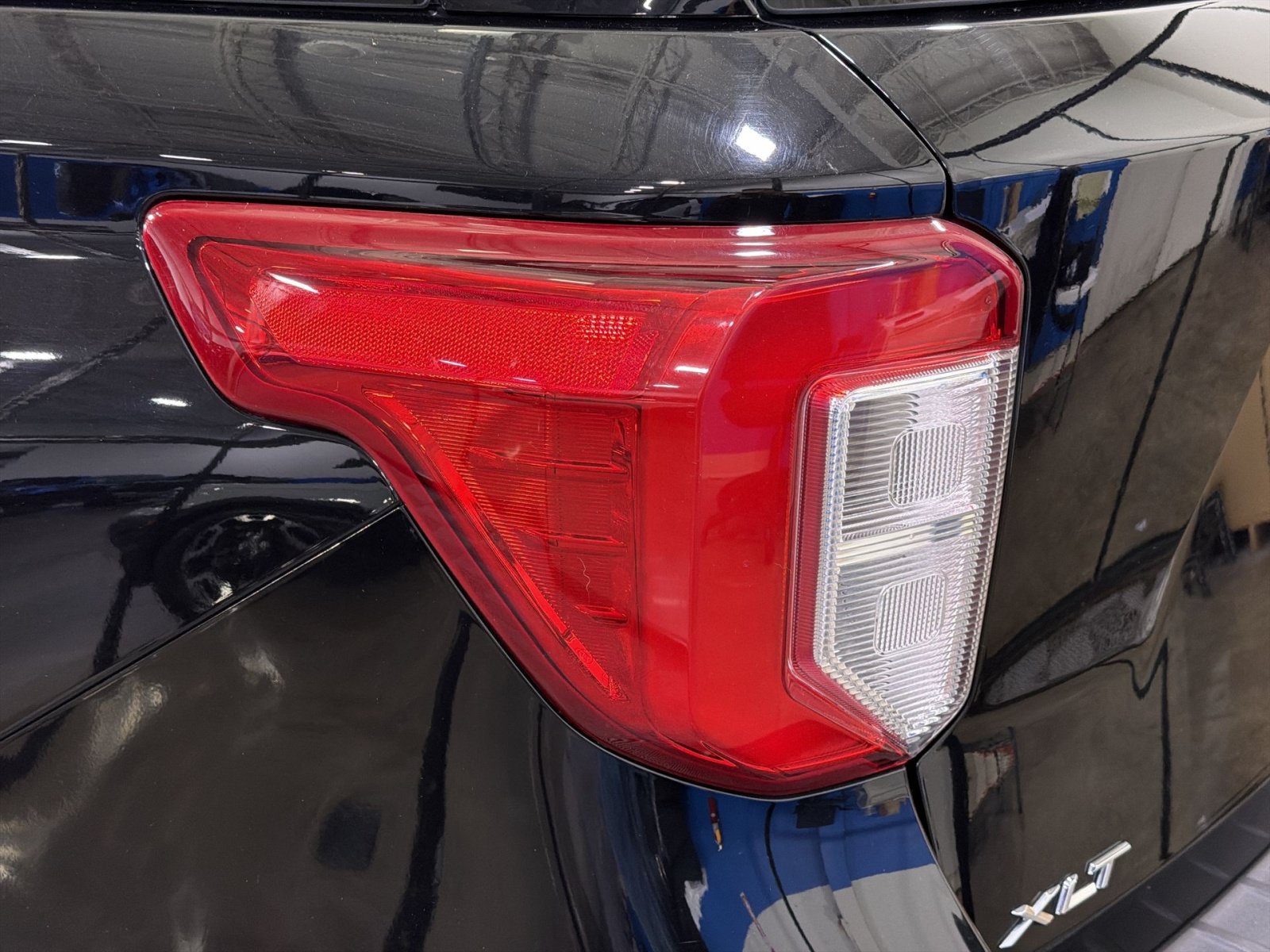 Used 2023 Ford Explorer XLT w/ Equipment Group 202A AWD/4WD image 18