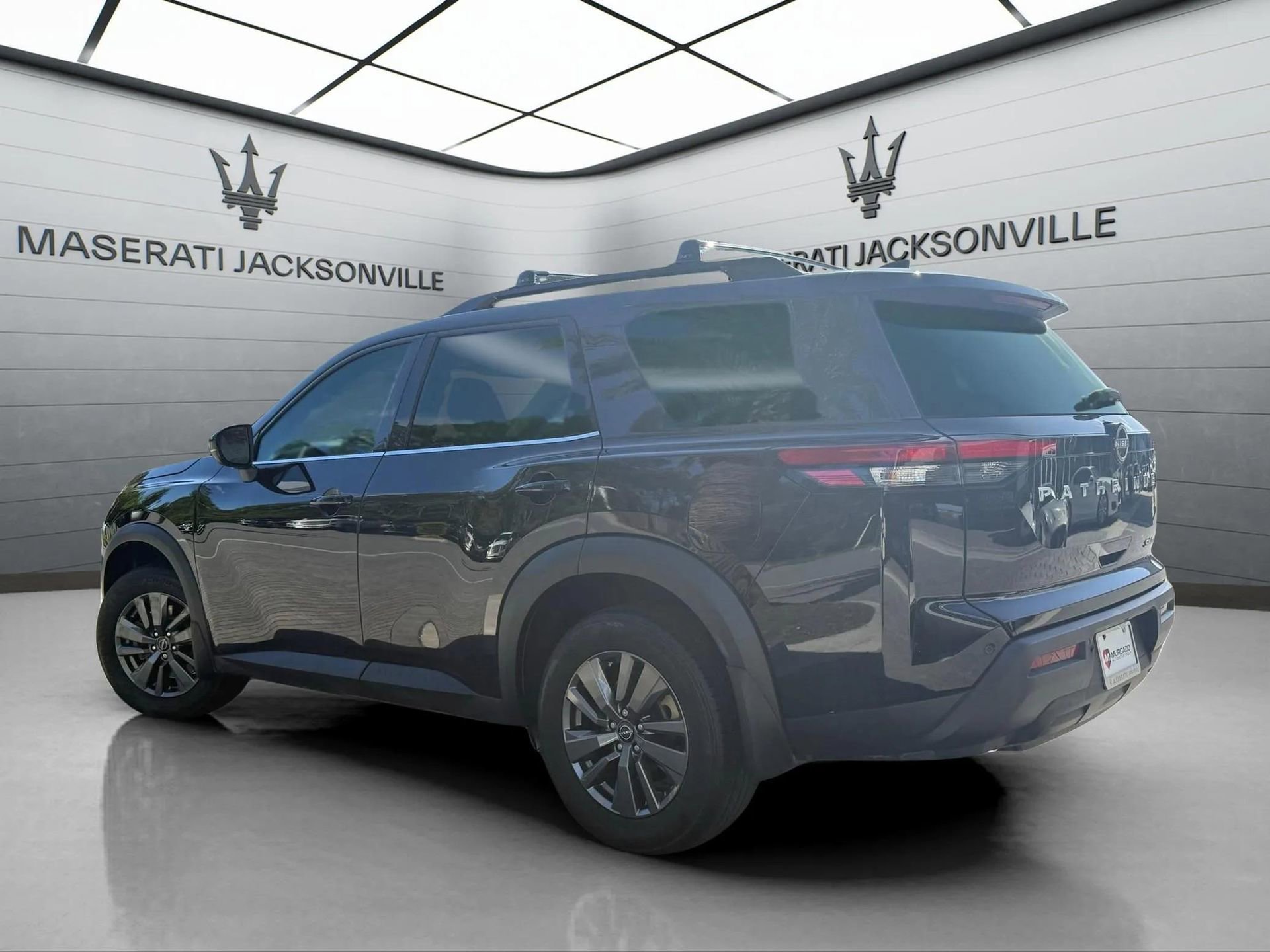 Used 2024 Nissan Pathfinder SV image 3