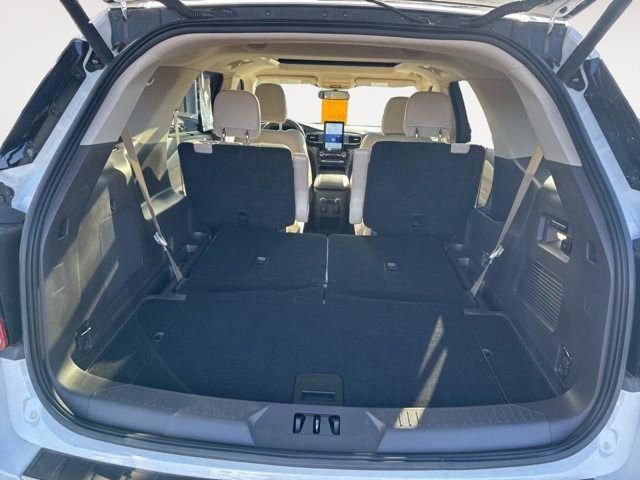 Used 2021 Ford Explorer Platinum image 12