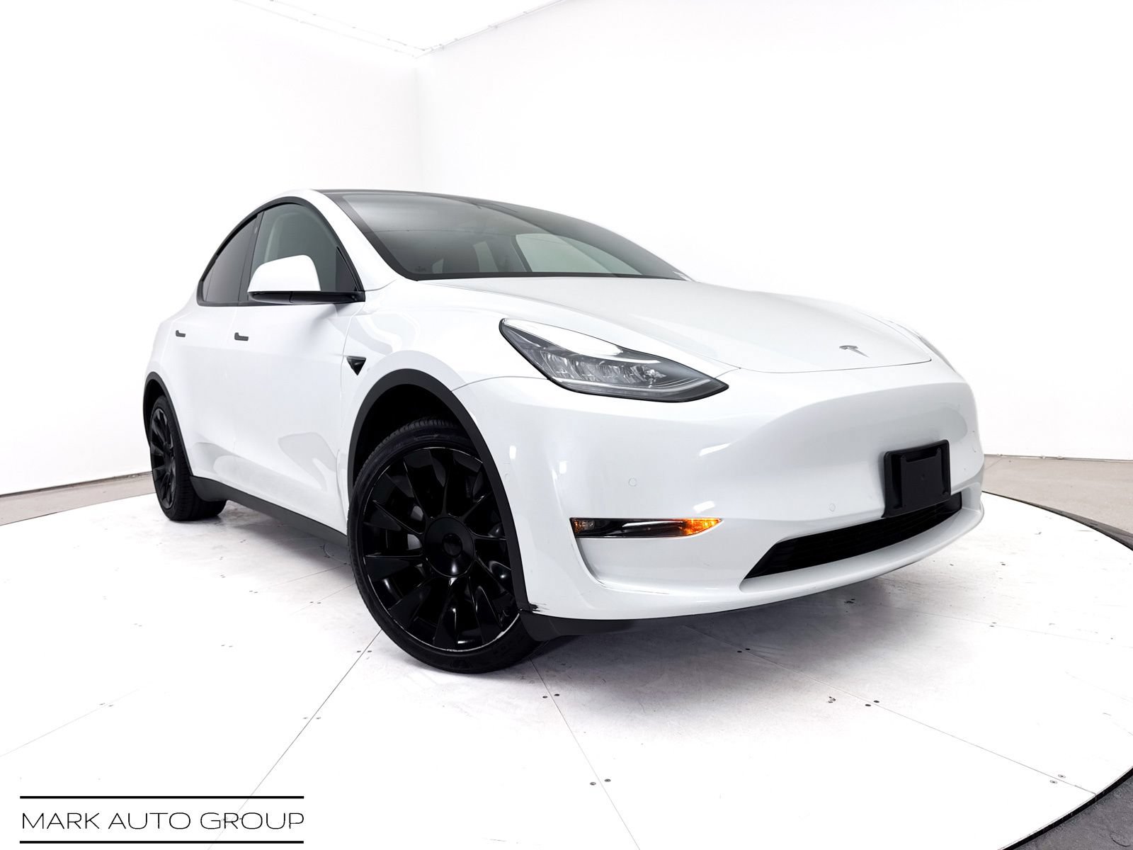 Used 2022 Tesla Model Y Long Range AWD/4WD image 1