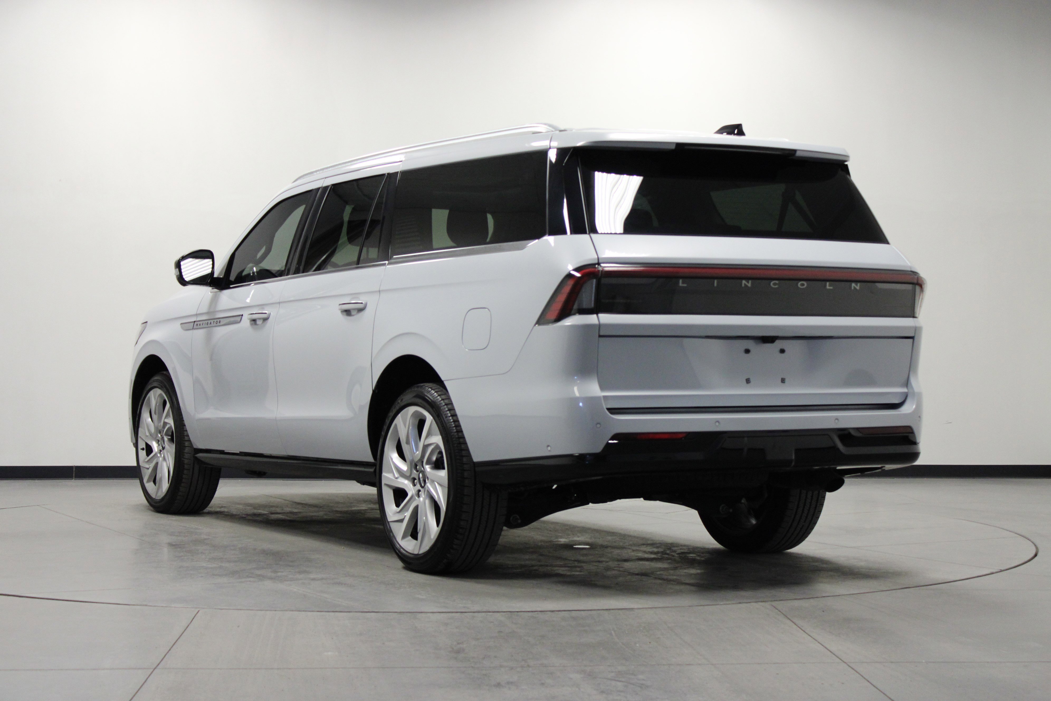 Used 2025 Lincoln Navigator L Reserve image 6