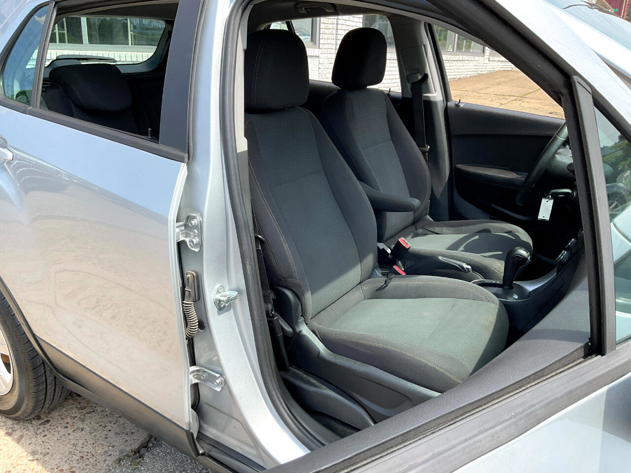 Used 2019 Chevrolet Trax LS image 17