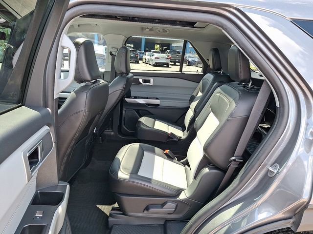 Used 2022 Ford Explorer XLT image 13