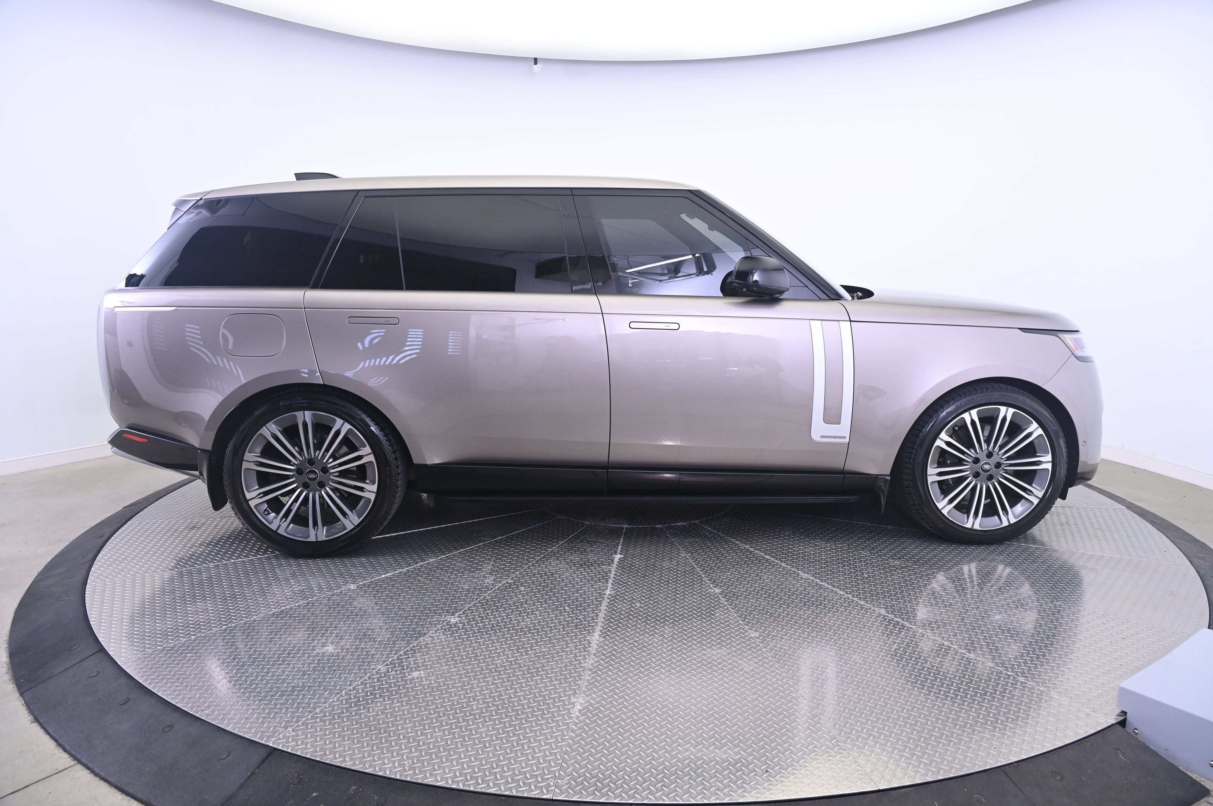 Used 2023 Land Rover Range Rover Long Wheelbase Autobiography AWD/4WD image 8