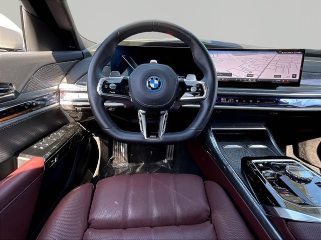 Used 2025 BMW 750e xDrive w/ Premium Package AWD/4WD image 10